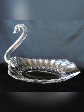 New Martinsville Viking Swan Janice Celery Tray GLOWS GREEN!